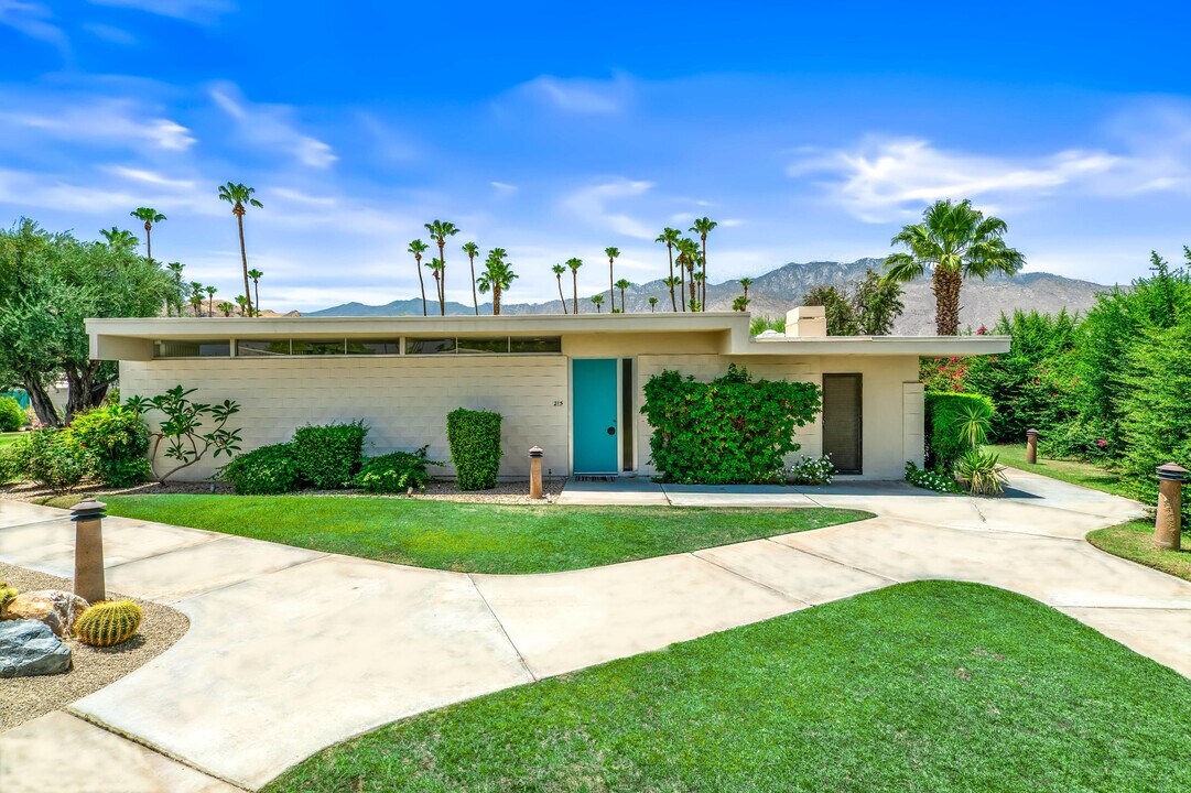 215 Desert Lakes Dr in Palm Springs, CA - Building Photo