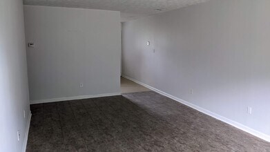 102 Jay Ln in Hampton, GA - Building Photo - Building Photo