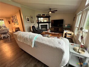 735 Oak Meadows in San Marcos, TX - Building Photo - Building Photo