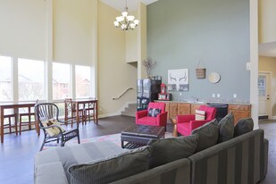 Willamette Park in Salem, OR - Building Photo