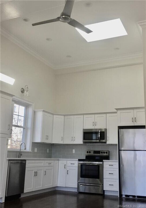 90 High St in Milford, CT - Building Photo