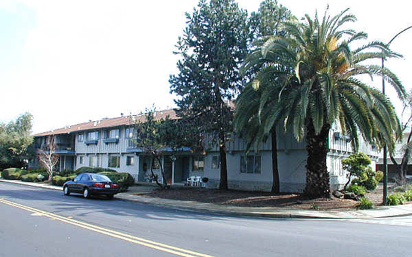 969 Clark Ave in Mountain View, CA - Foto de edificio - Building Photo