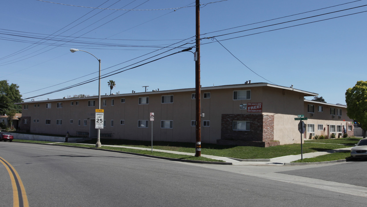 Brook Side Apartments in Riverside, CA - Foto de edificio