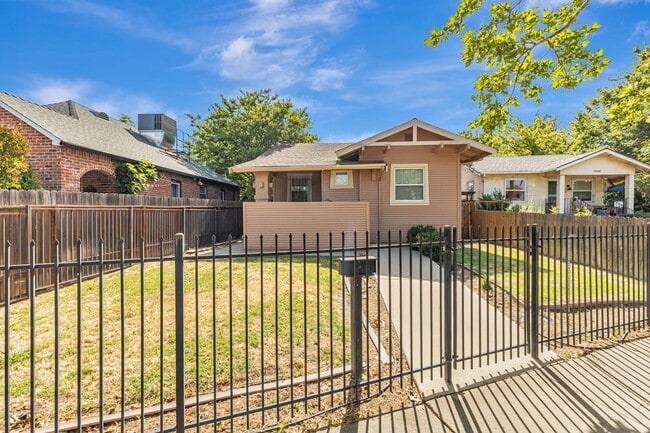 3541 Stockton Blvd in Sacramento, CA - Building Photo - Building Photo