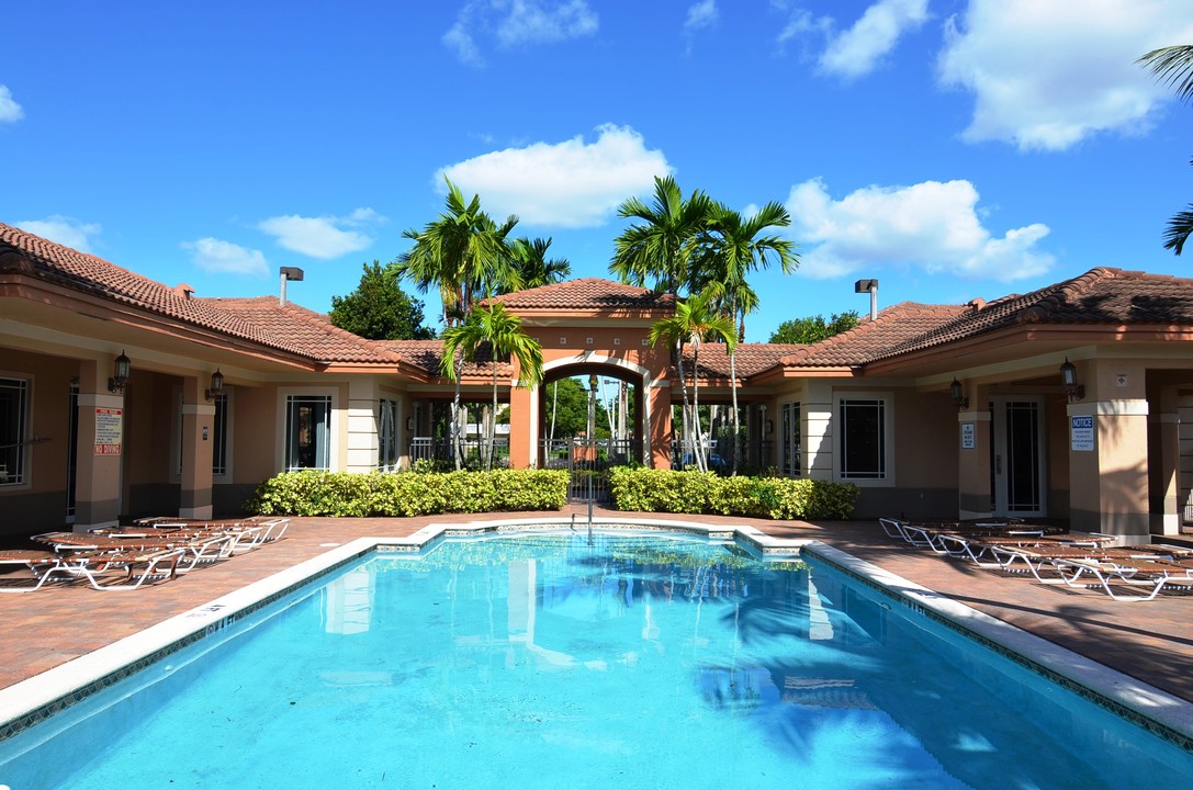 City Center Apartments in Coral Springs, FL - Foto de edificio