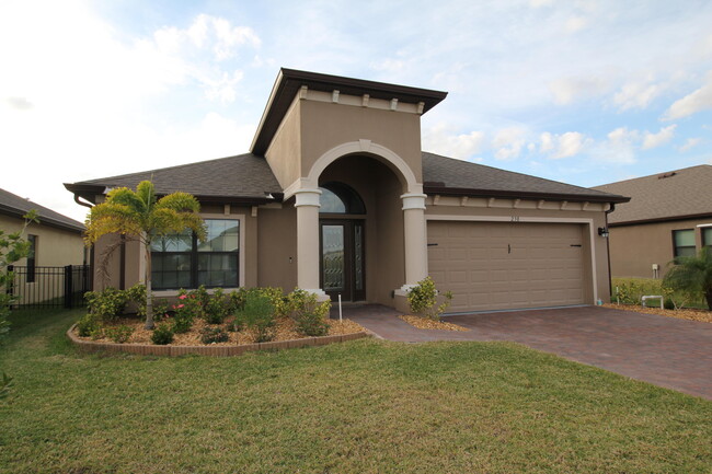 230 Wiregrass Ave in West Melbourne, FL - Building Photo - Building Photo