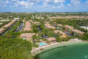 Manatee Bay Apartments in Boynton Beach, FL - Building Photo