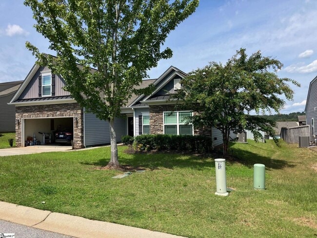 233 Shale Dr in Easley, SC - Foto de edificio - Building Photo