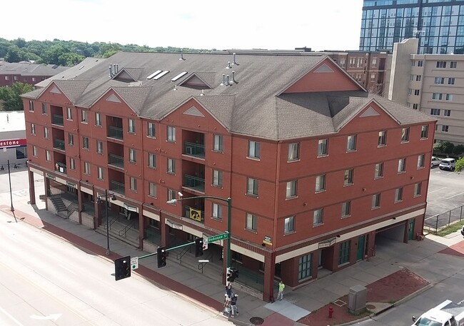 Apartments at Iowa in Iowa City, IA - Building Photo - Building Photo