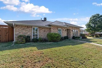 1600 Fairwind Ct in Carrollton, TX - Building Photo - Building Photo