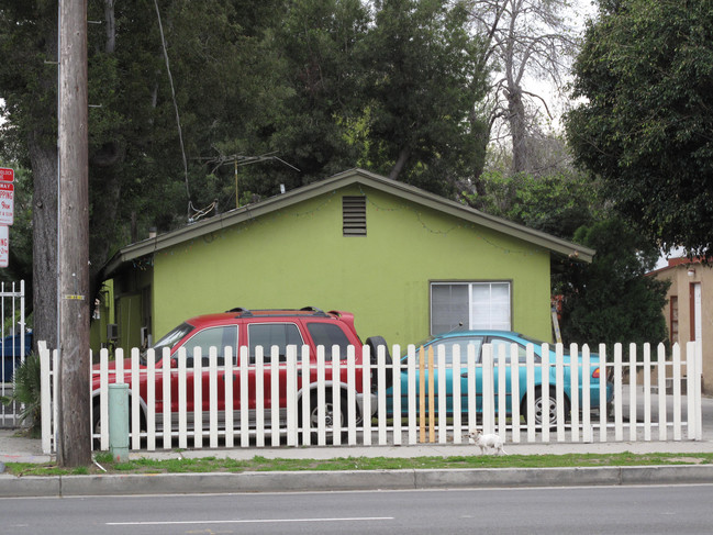 13850 Sherman Way in Van Nuys, CA - Building Photo - Building Photo