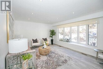 234 Pinetree Way in Mississauga, ON - Building Photo - Building Photo