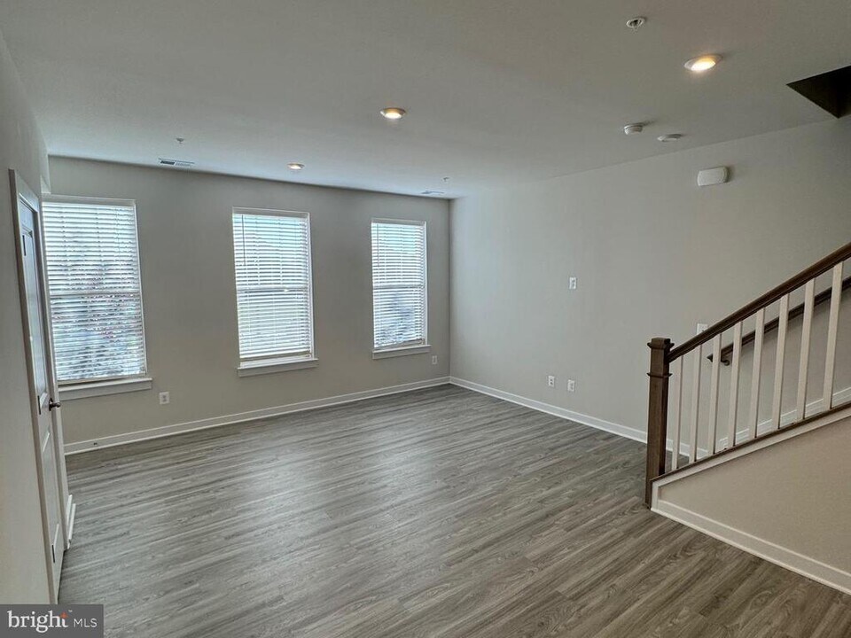 1011 Inferno Ter SE in Leesburg, VA - Building Photo