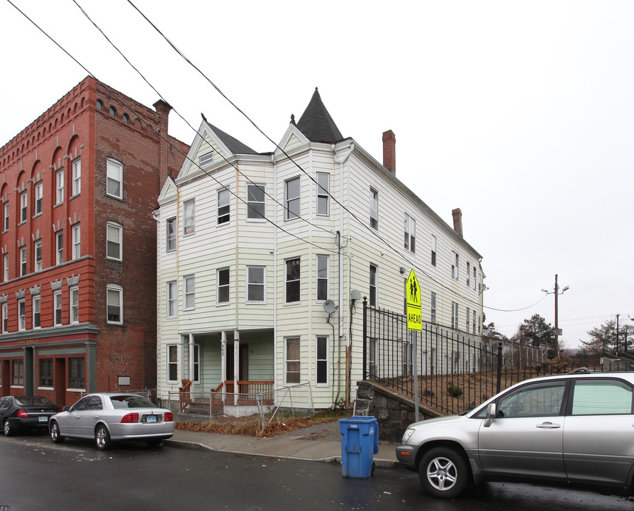 995 Bank St in Waterbury, CT - Foto de edificio