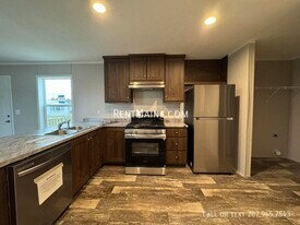 147 Sunset St in Pittsfield, ME - Building Photo