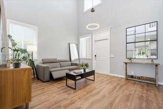 920 Golden Cane Dr in Weston, FL - Building Photo - Building Photo