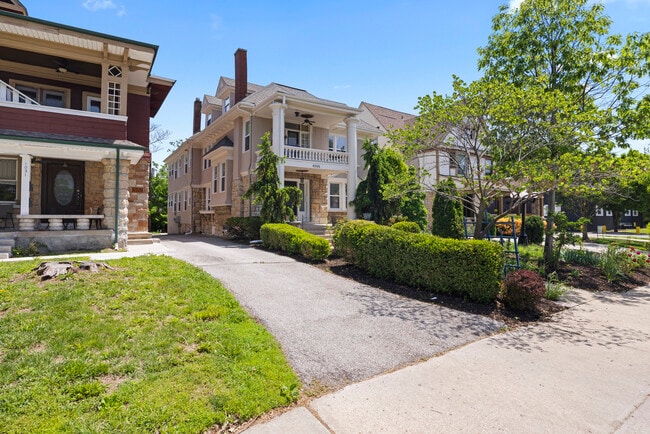 4055 Warwick Blvd, Unit 3 in Kansas City, MO - Foto de edificio - Building Photo