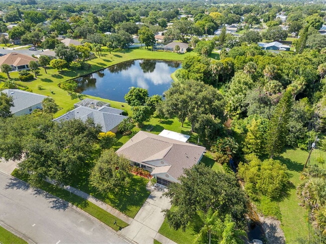 424 Brown Ave in Melbourne, FL - Foto de edificio - Building Photo