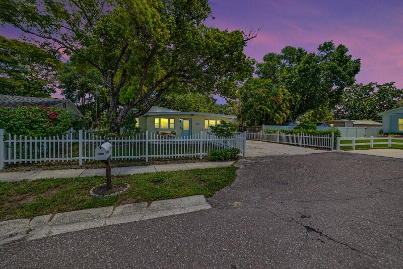 4413 W Rogers Ave in Tampa, FL - Foto de edificio