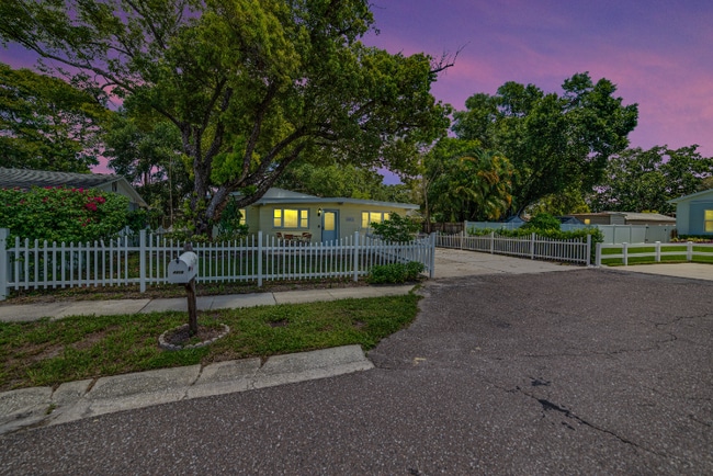 property at 4413 W Rogers Ave