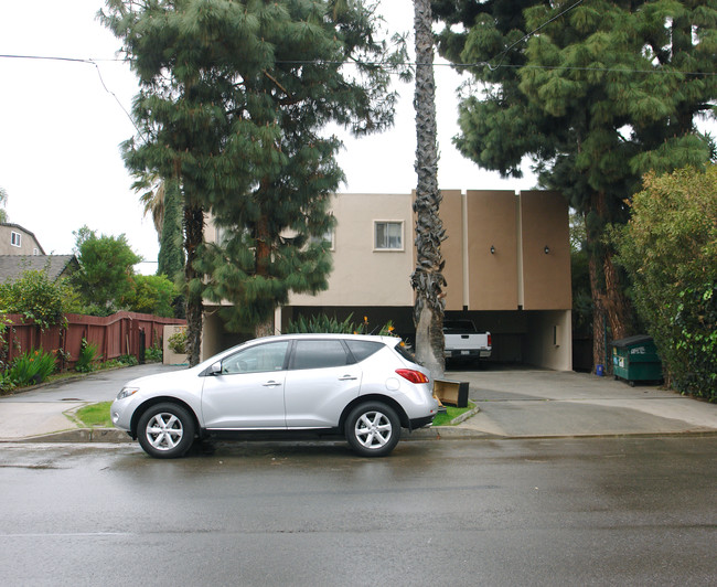 5330 Bellingham Ave in Valley Village, CA - Building Photo - Building Photo