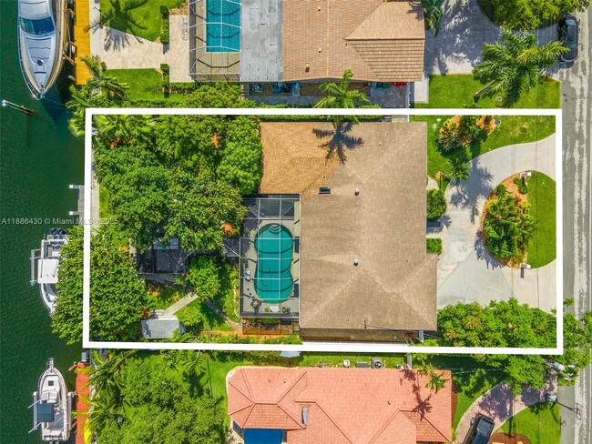 454 Tamarind Dr in Hallandale Beach, FL - Foto de edificio - Building Photo