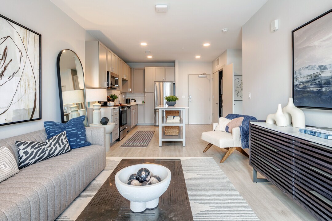 AVRA at RidgeGate Station in Lone Tree, CO - Foto de edificio