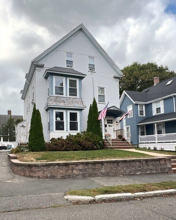 18 Batchelder St-Unit -1 in Melrose, MA - Building Photo