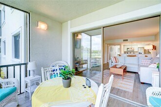 5553 NE Gulfstream Way in Stuart, FL - Building Photo - Building Photo