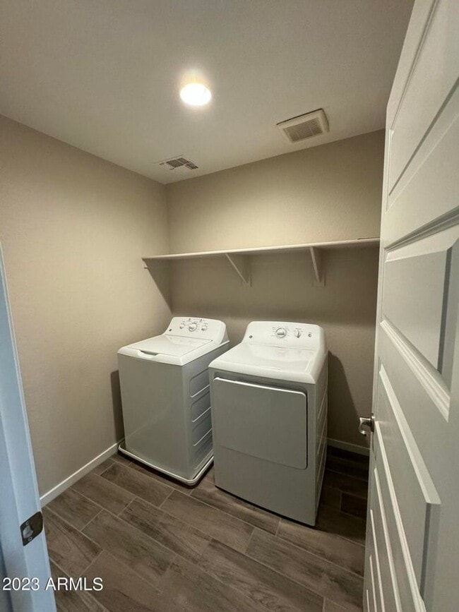 576 W Westchester Ave in Tempe, AZ - Building Photo - Building Photo