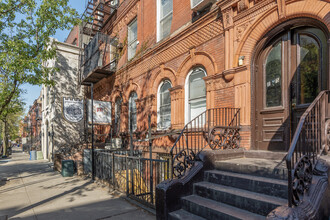 165 Rodney St in Brooklyn, NY - Foto de edificio - Building Photo