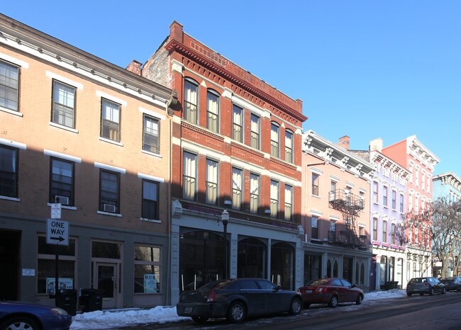 1417 Main St