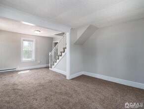 729 Watsontown Rd in Berlin, NJ - Foto de edificio - Building Photo