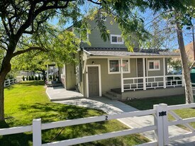 203 S Division St, Unit 3 in Cashmere, WA - Building Photo