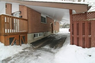 13 Beechwood Dr in Peterborough, ON - Building Photo - Building Photo