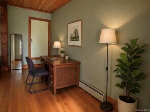1538 Albany Post Rd in Gardiner, NY - Building Photo - Building Photo
