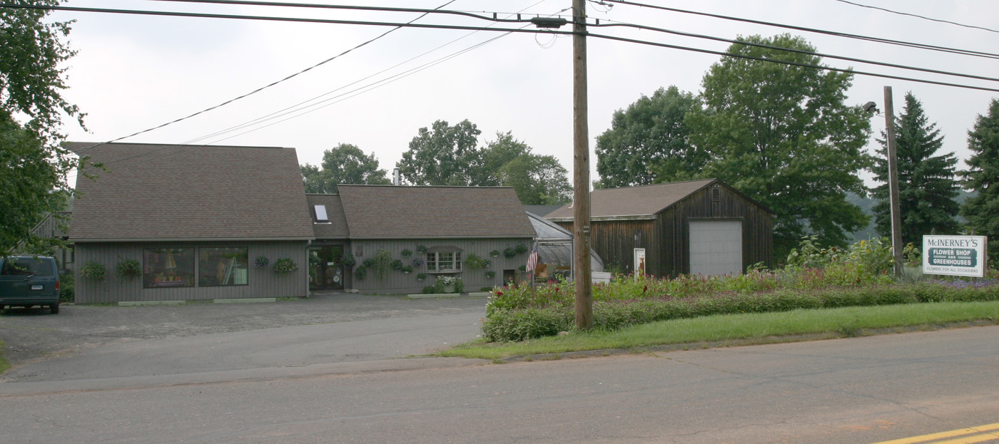 929 Middle St in Berlin, CT - Building Photo