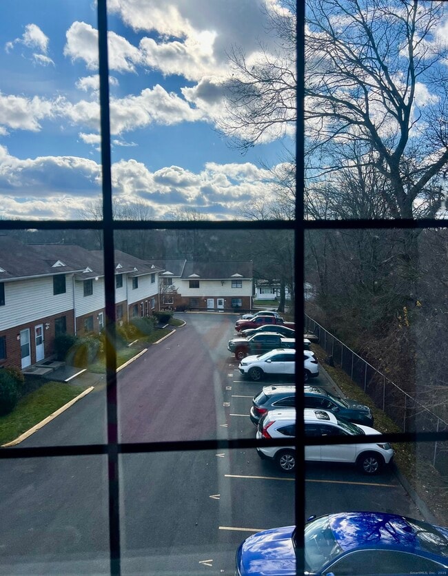 515 Scott Rd in Waterbury, CT - Building Photo - Building Photo