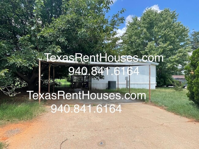 1024 Yucca St in Burkburnett, TX - Building Photo - Building Photo