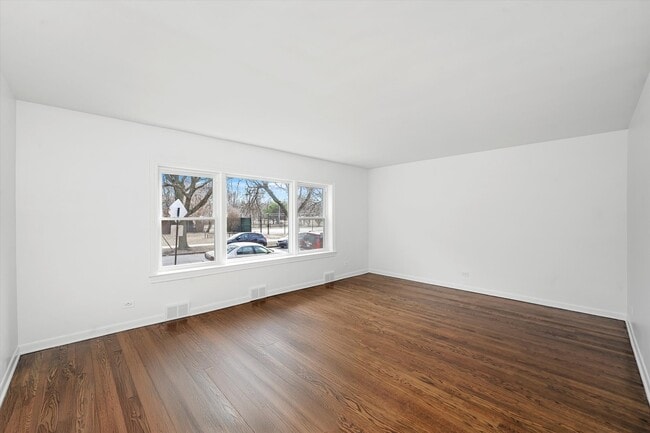 7056 N Rockwell St in Chicago, IL - Building Photo - Building Photo