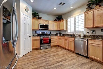 11236 Silent Hawk Ln in Las Vegas, NV - Foto de edificio - Building Photo