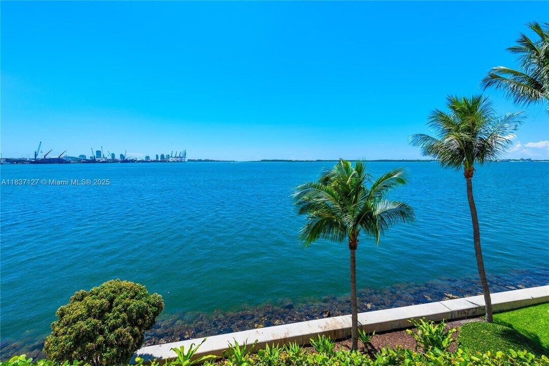 808 Brickell Key Dr in Miami, FL - Building Photo