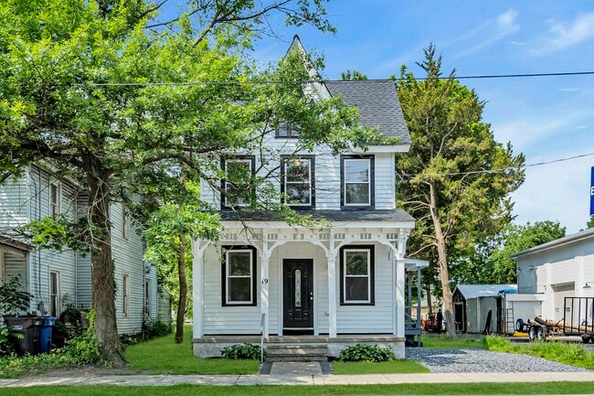 property at 19 E Main St