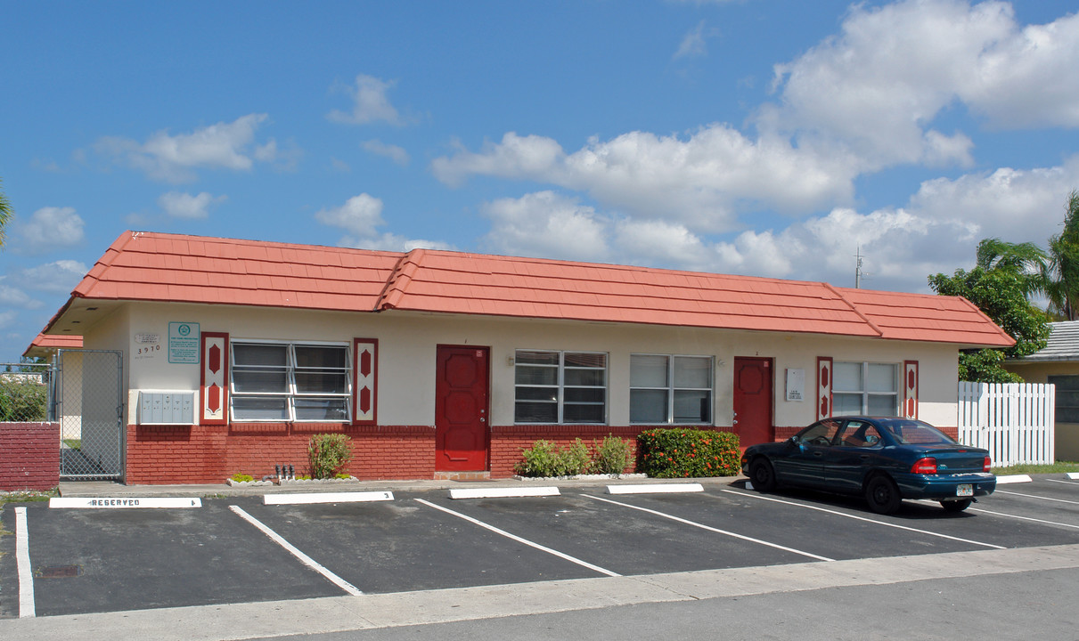 3970 NW 30th Ter in Lauderdale Lakes, FL - Building Photo