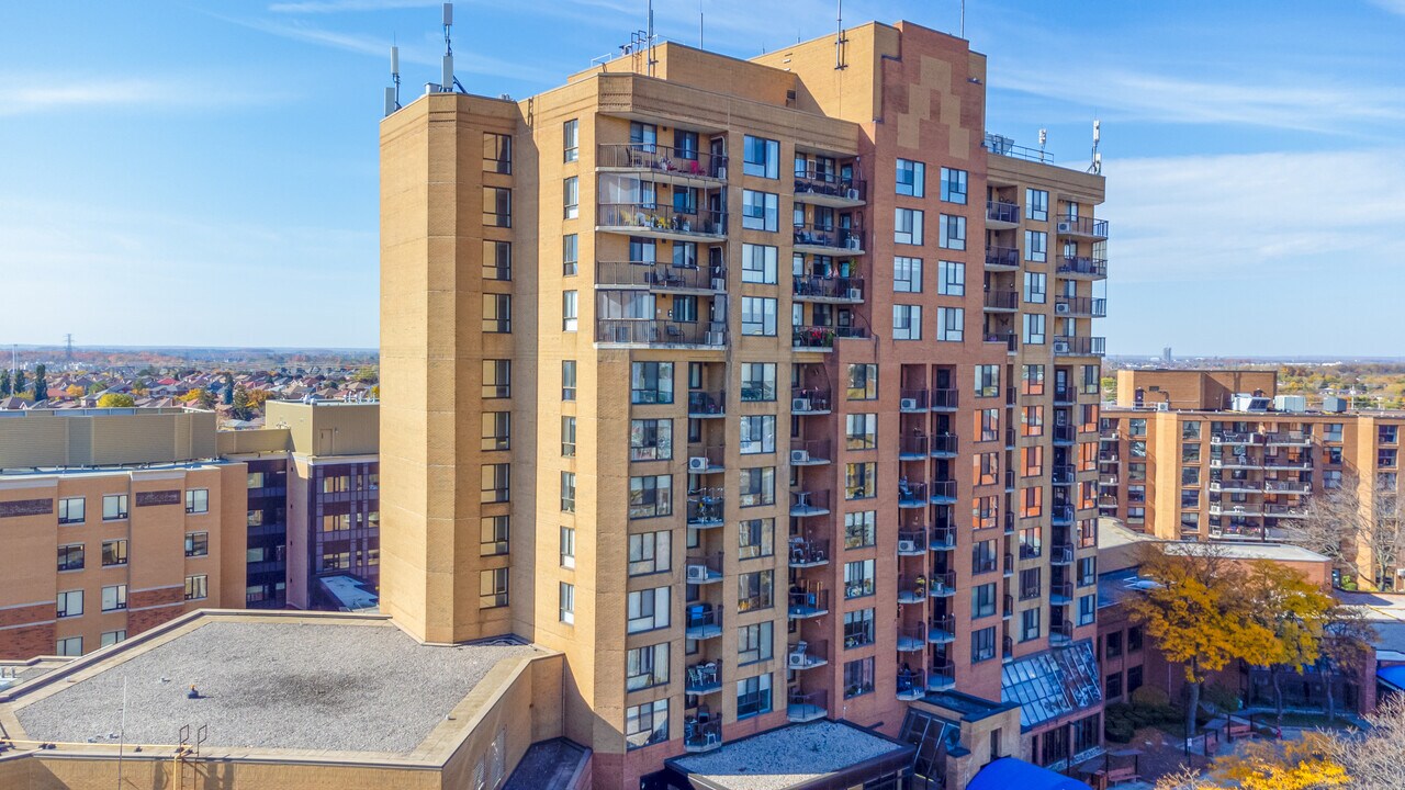 Covenant Tower in Brampton, ON - Building Photo