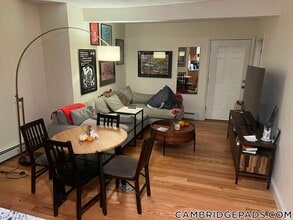 82 Sacramento St in Cambridge, MA - Foto de edificio - Building Photo