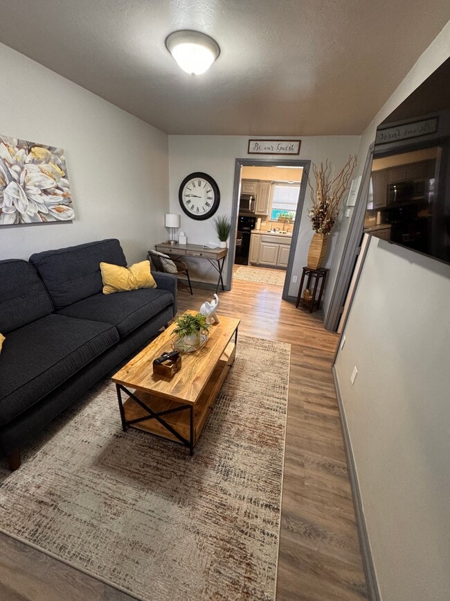 1207 W Gore Blvd, Unit 12