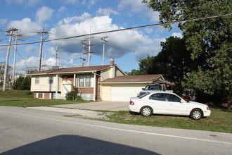 Starlight Apartments in High Ridge, MO - Building Photo - Building Photo