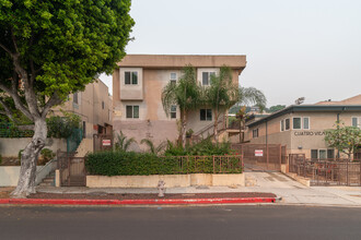 5325 Huntington Dr N in Los Angeles, CA - Building Photo - Building Photo