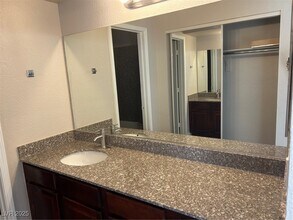 2606 S Durango Dr in Las Vegas, NV - Building Photo - Building Photo
